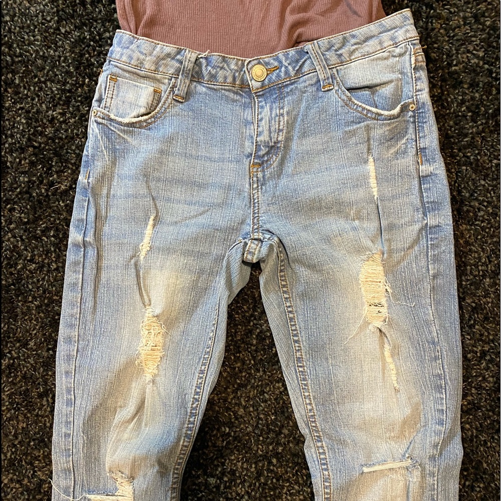 Low rise rip jeans.
